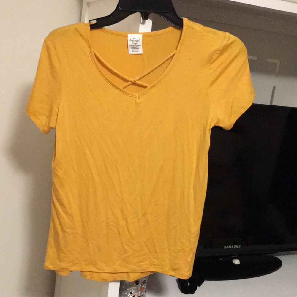 tilly’s yellow cross top!